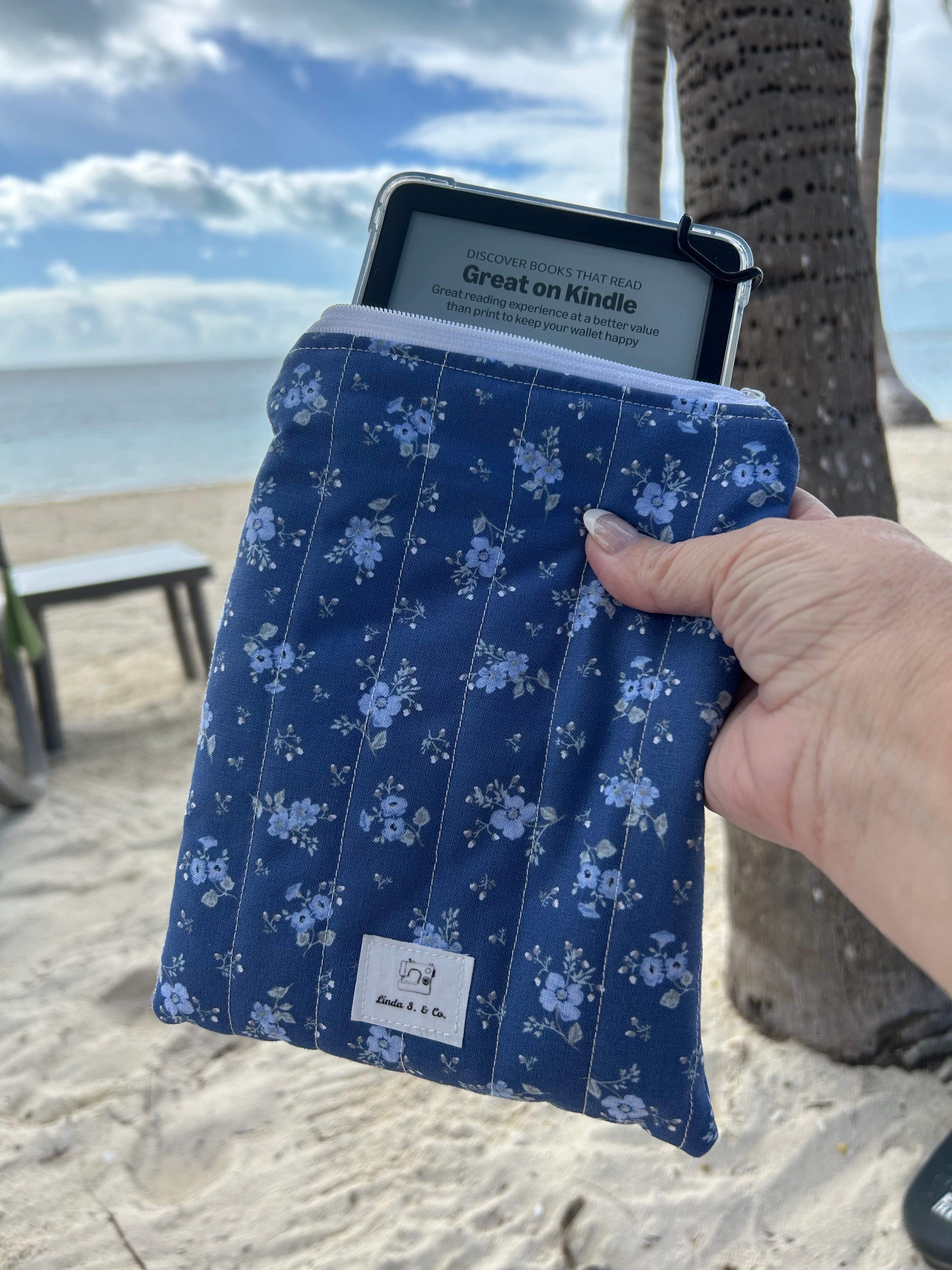 Cottage Bloom Kindle Sleeve with zipper