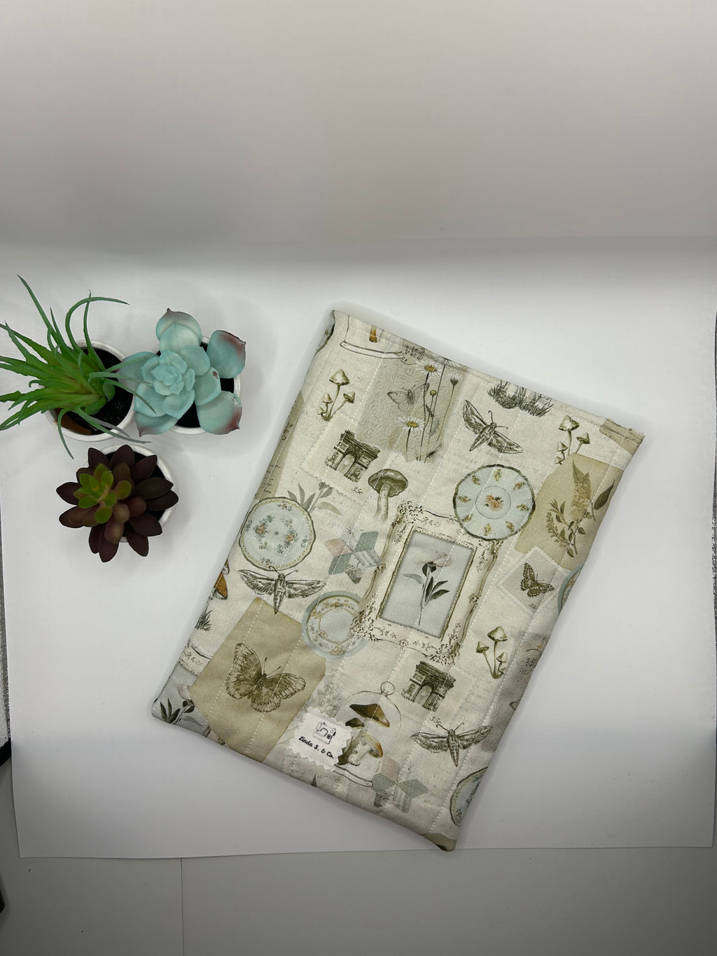 Whispering Woods Medium Book Sleeve
