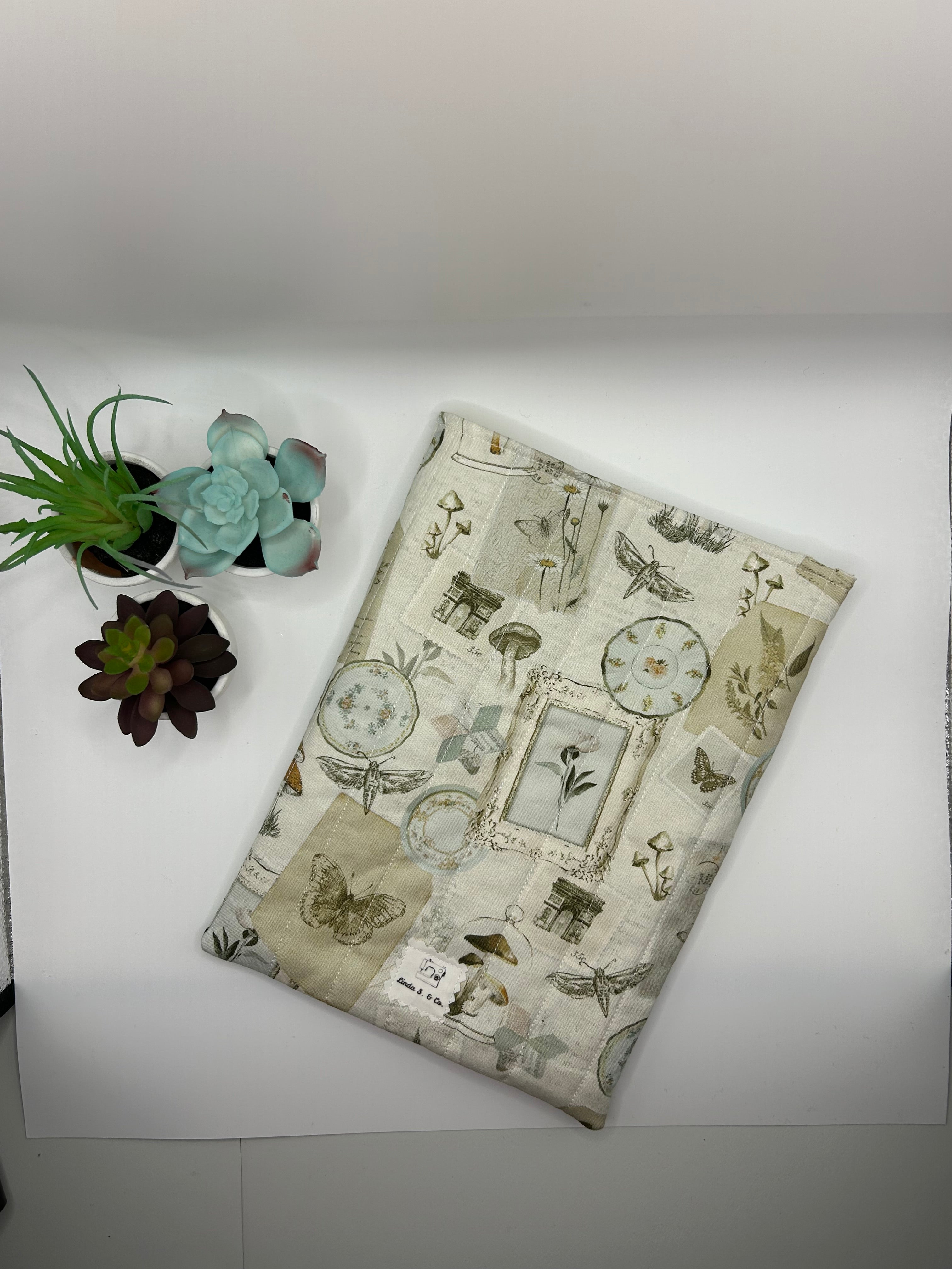 Whispering Woods Medium Book Sleeve