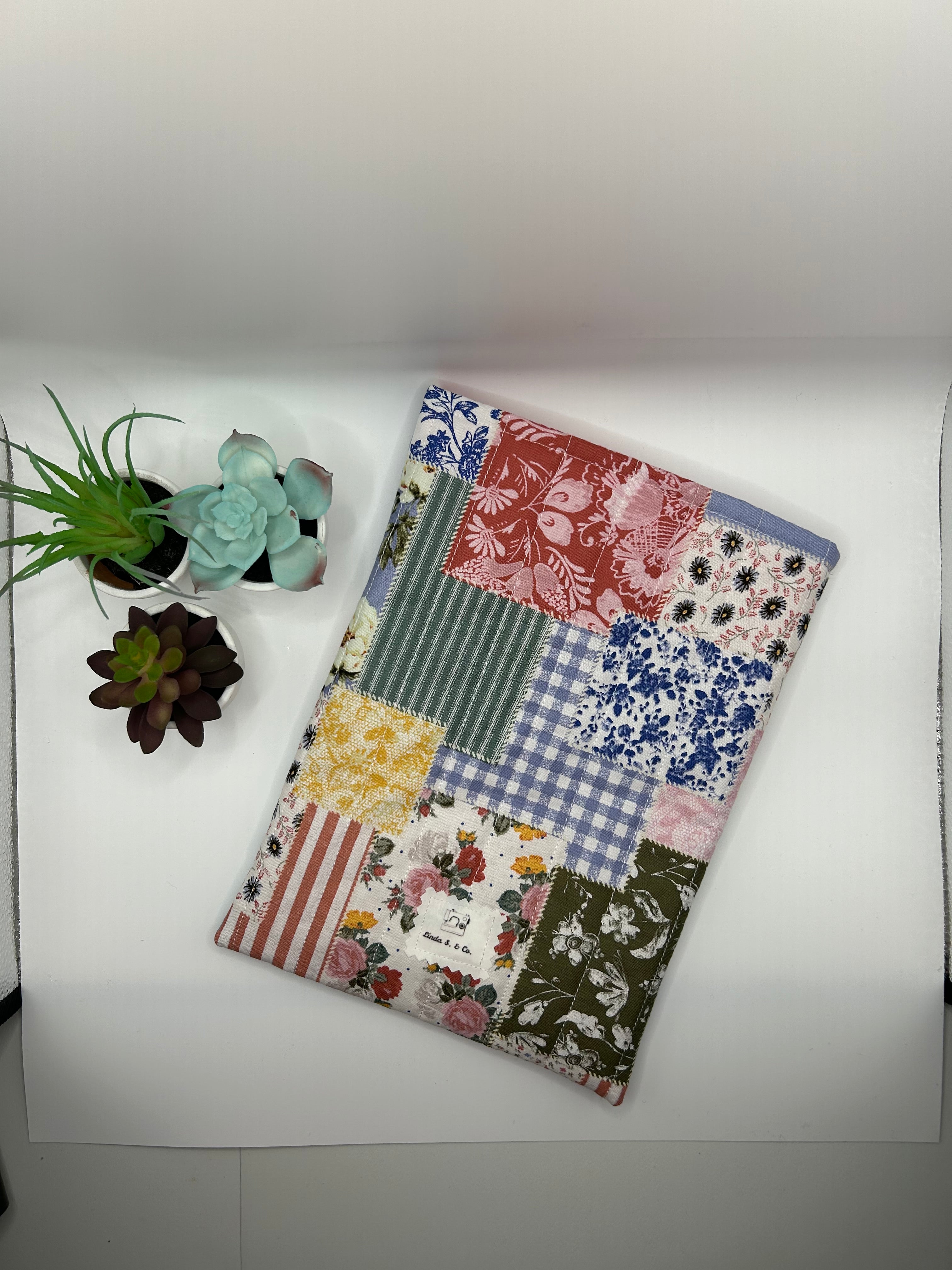 Farmhouse Blossoms Medium Book Sleeve