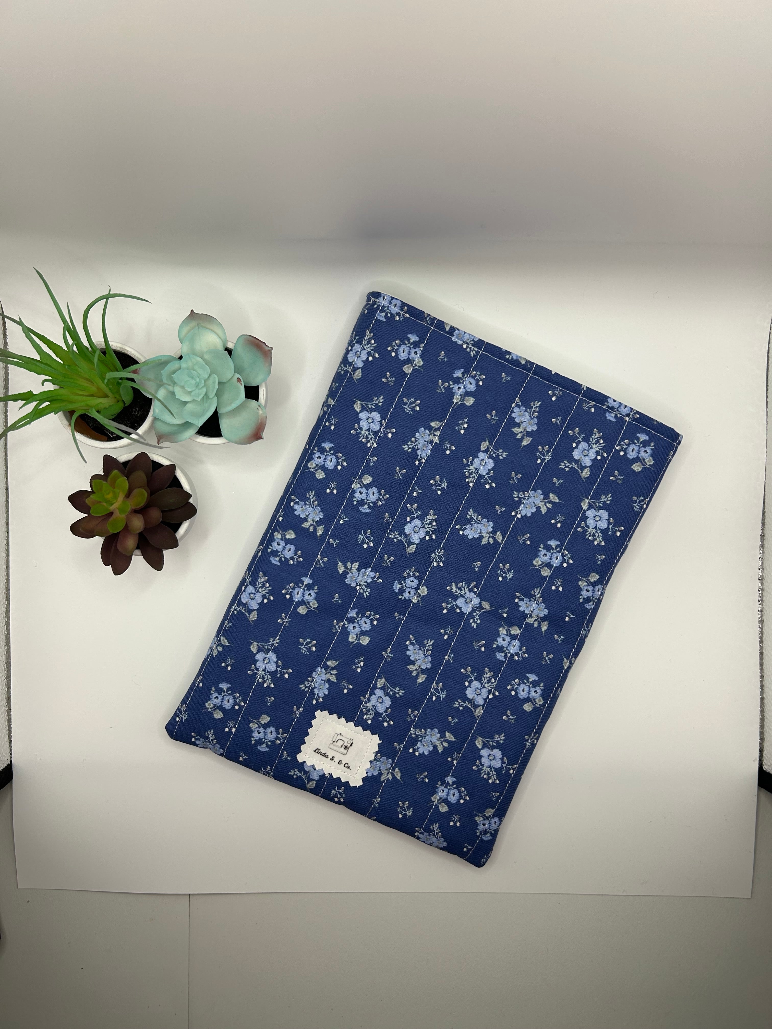 Cottage Bloom Medium Book Sleeve